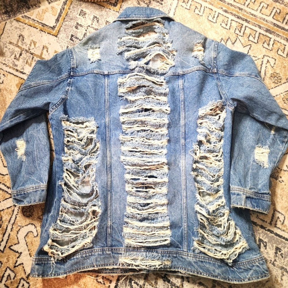 NWT Cello distressed denim jacket. Size 2X